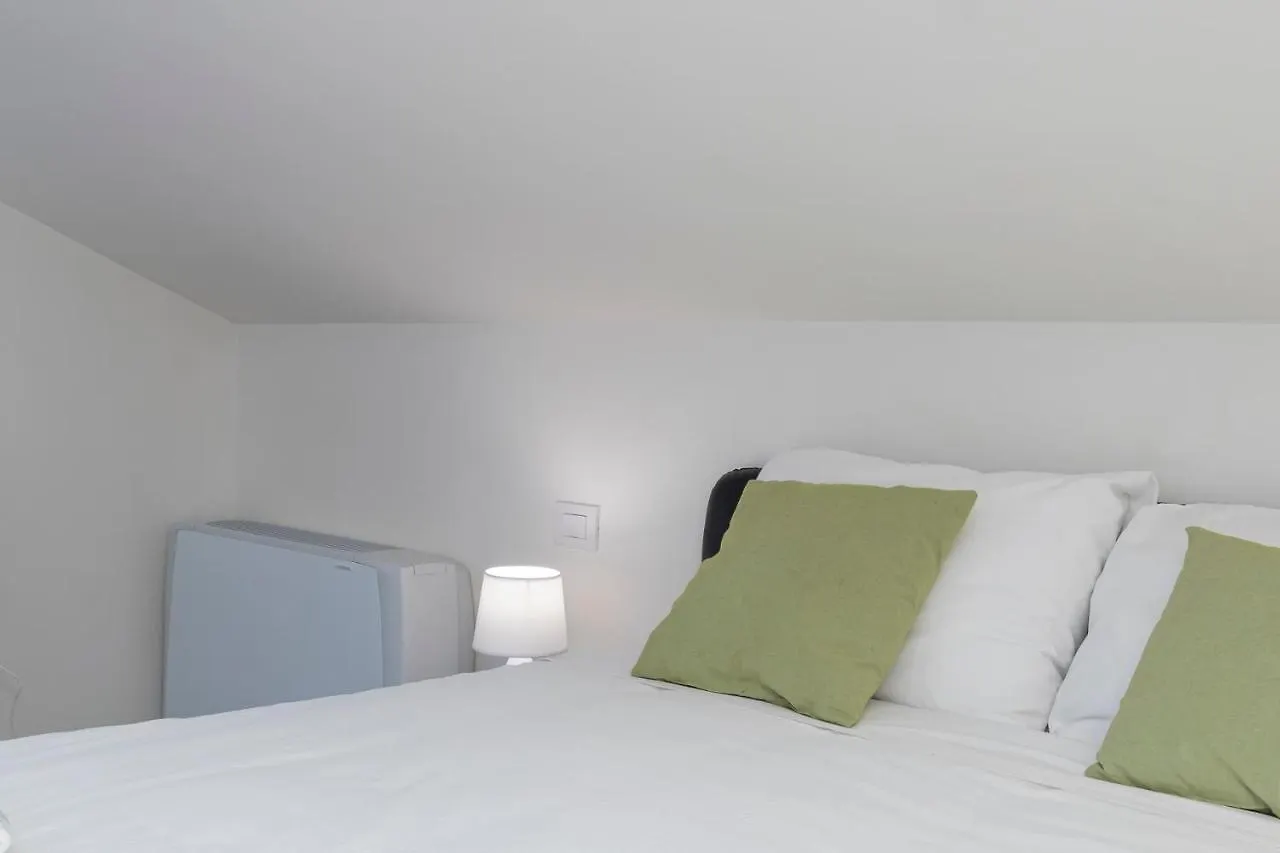 Splendida Mansarda A Pochi Passi Da M4 Argonne Apartment Milan 0*,  Italy