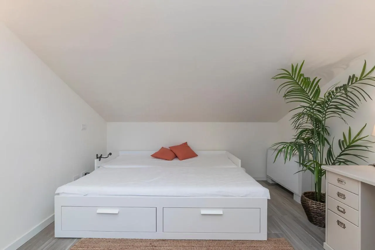 Splendida Mansarda A Pochi Passi Da M4 Argonne Apartment Milan Italy