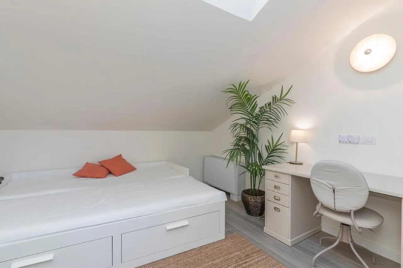 Splendida Mansarda A Pochi Passi Da M4 Argonne Apartment Milan Italy