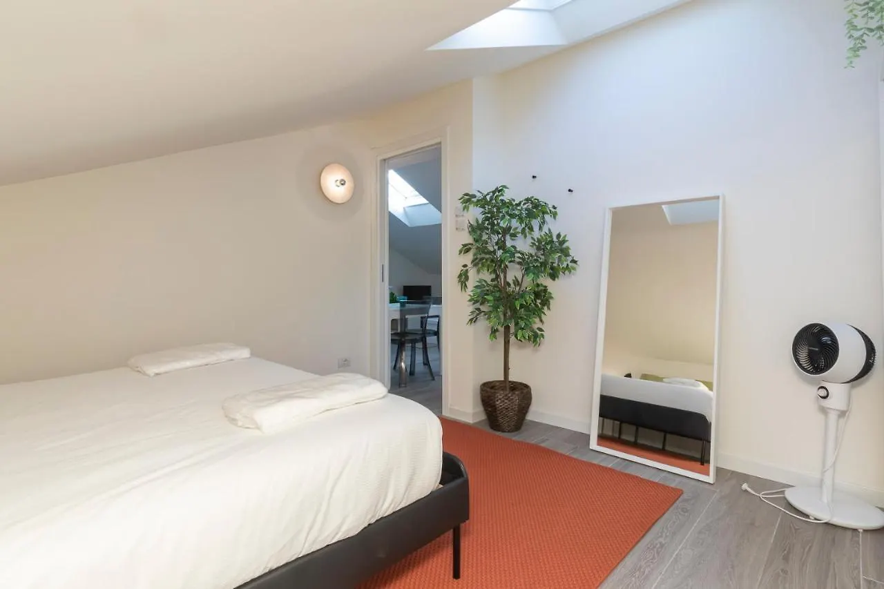Splendida Mansarda A Pochi Passi Da M4 Argonne Apartment Milan