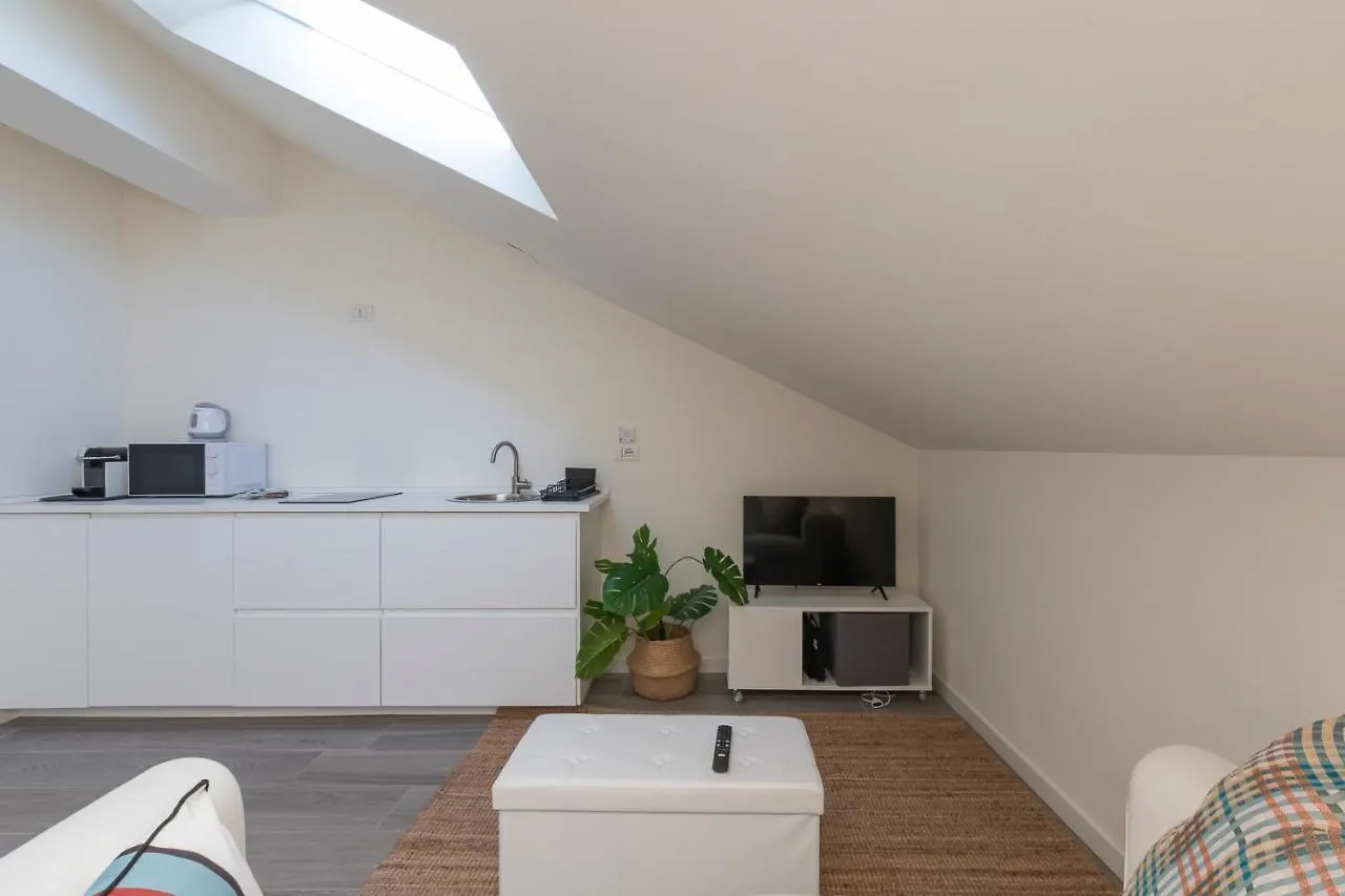 Splendida Mansarda A Pochi Passi Da M4 Argonne Apartment Milan 0*,