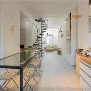  Appartamento Design&terrazzo A 5 Min Dal Centro - Laura's House